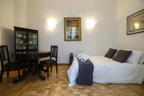 2 bedrooms, Internet, bed sheets - MAM'S HOUSE- Holiday House in the heart of Naples (Napoli)