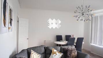Apartment, 2 Bedrooms | Living room