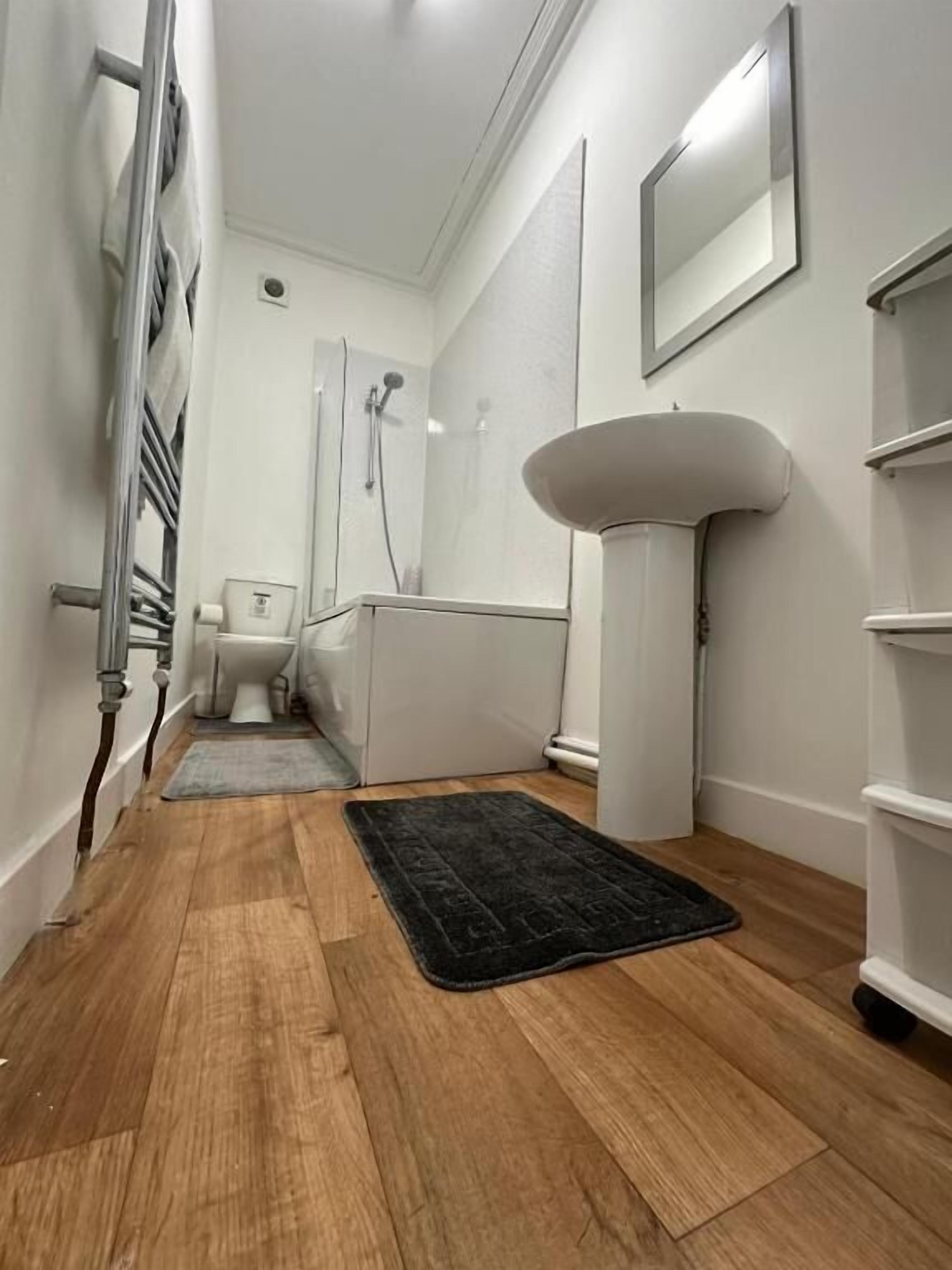 Apartment, 2 Bedrooms | Bathroom