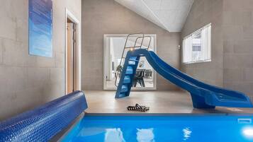 Casa | Alberca | Alberca techada y alberca al aire libre