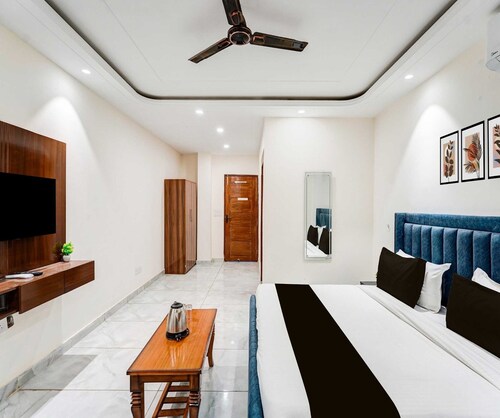 Hotel O Sector 18 Noida