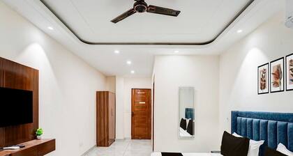 Hotel O Sector 18 Noida