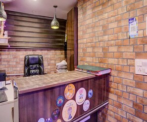 Reception - Hotel O Sector 18 Noida (Noida)
