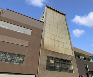 Exterior - Hotel O Sector 18 Noida (Noida)