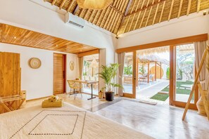 7 bedrooms, desk, iron/ironing board, WiFi - Villa Miami - Spacious Luxury 7BDR, Prime Location (Kecamatan Kuta)