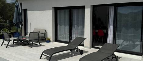 Utendørsbasseng og et oppvarmet basseng