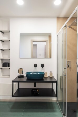 Shower, hair dryer, bidet, soap - Modern Loft - Rho Fiera & San Siro - Milan (Milano)