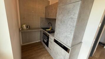 Kühlschrank, Ofen, Herdplatte, Geschirrspüler