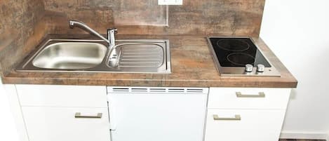 Fridge, stovetop