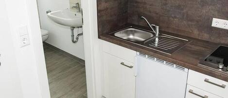 Fridge, stovetop