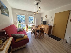 TV - Cozy apartment in Cauterets with parking and wifi (Cauterets)