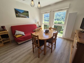 TV - Cozy apartment in Cauterets with parking and wifi (Cauterets)
