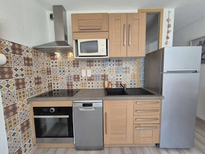 Refrigerador, microondas, horno y lavavajillas 
