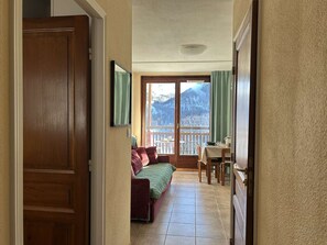 TV - Cozy family apartment in Montgenèvre, 3 beds (Montgenèvre)