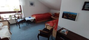 2 bedrooms, iron/ironing board, free WiFi, bed sheets - Beautiful 3 room trade fair apartment (Hannover)