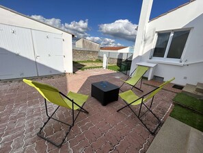 Terrace/patio - Spacious 3-bed house, near beach and town center, St-Jean-de-Monts (Saint-Jean-de-Monts)