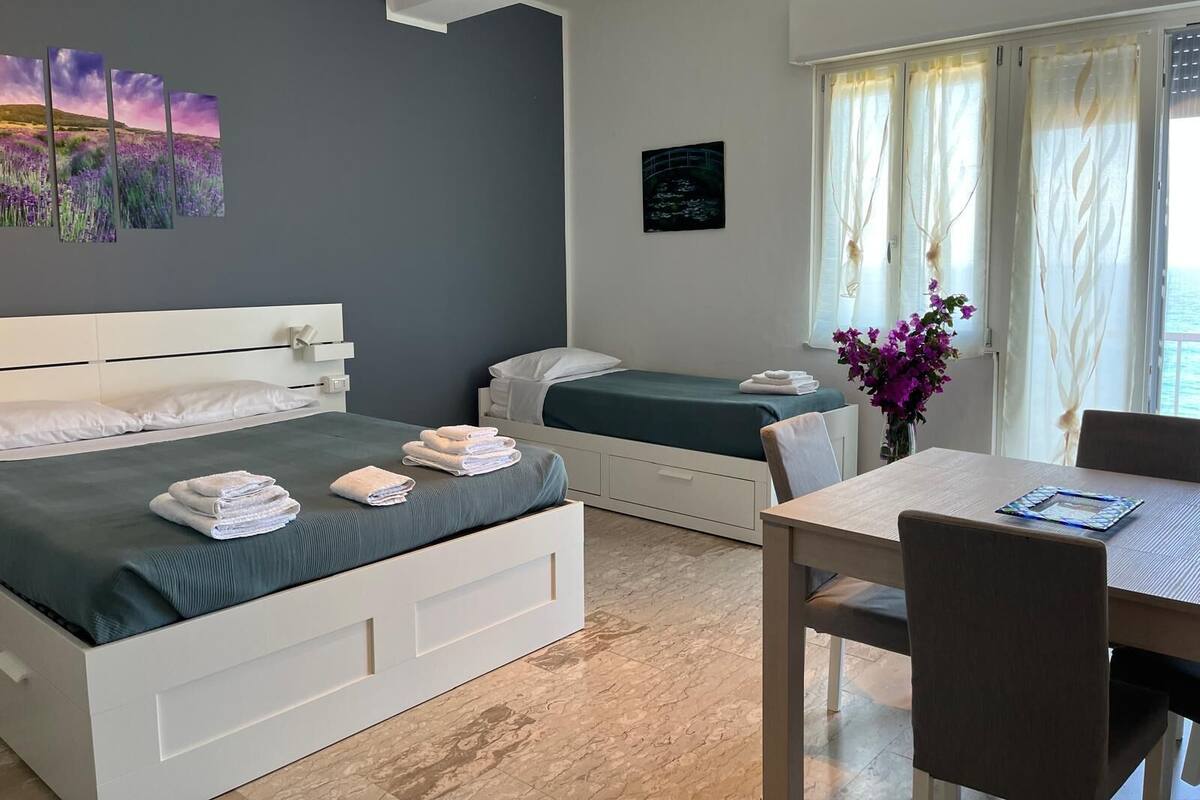 Deluxe Double Room, Balcony, Sea View | Langsir/tirai gelap terus, seterika/papan seterika, Wi-fi percuma 