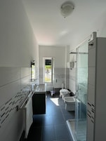 Quarto casal luxo, sacada, vista para o mar | Banheiro