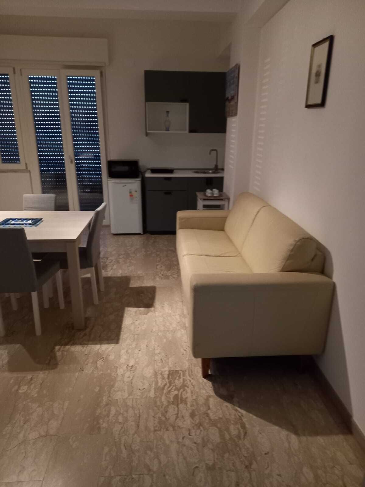 Habitación Deluxe doble, balcón, vistas al mar | Cocina privada | Microondas en la zona común