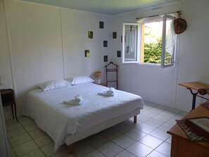 Desk, WiFi, bed sheets, wheelchair access