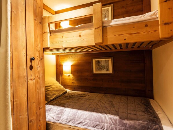 1 bedroom, free WiFi, bed sheets