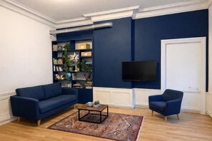 Living area - Quiet, comfortable, chic apartment in the center of town (Lyon)