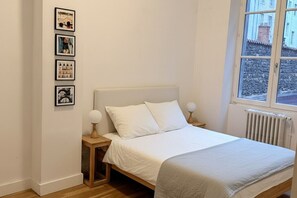 Iron/ironing board, WiFi, bed sheets - Quiet, comfortable, chic apartment in the center of town (Lyon)