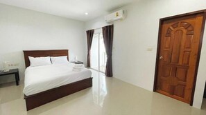 Studio, Balcony, City View | Laptop workspace, free WiFi - The Nap House Phuket Town (Phuket)
