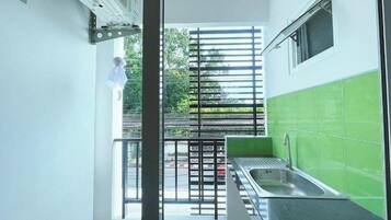 Studio, Balcony, City View | Interior