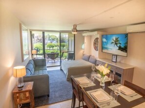 Interior - Ocean view near Beach - Kamaole Sands 1-306 (Kihei)