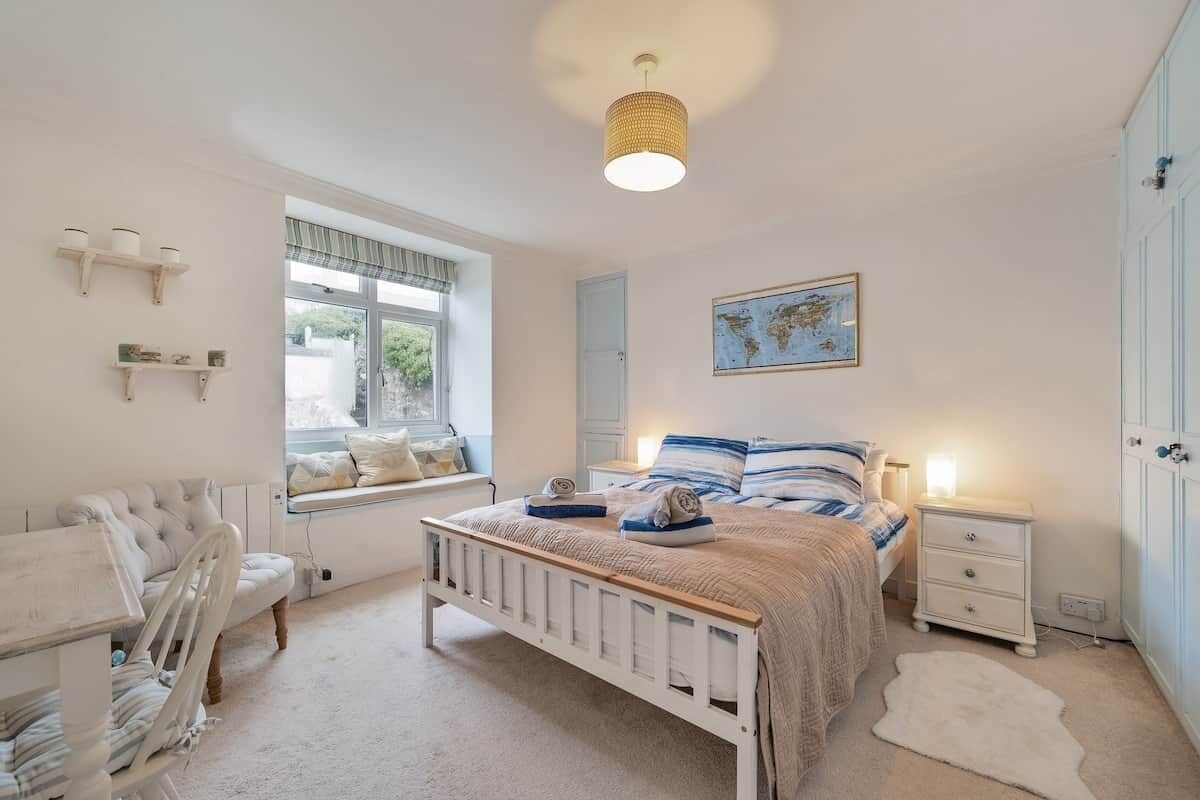 2 quartos, ferros/tábuas de passar roupa, Wi-Fi, roupa de cama