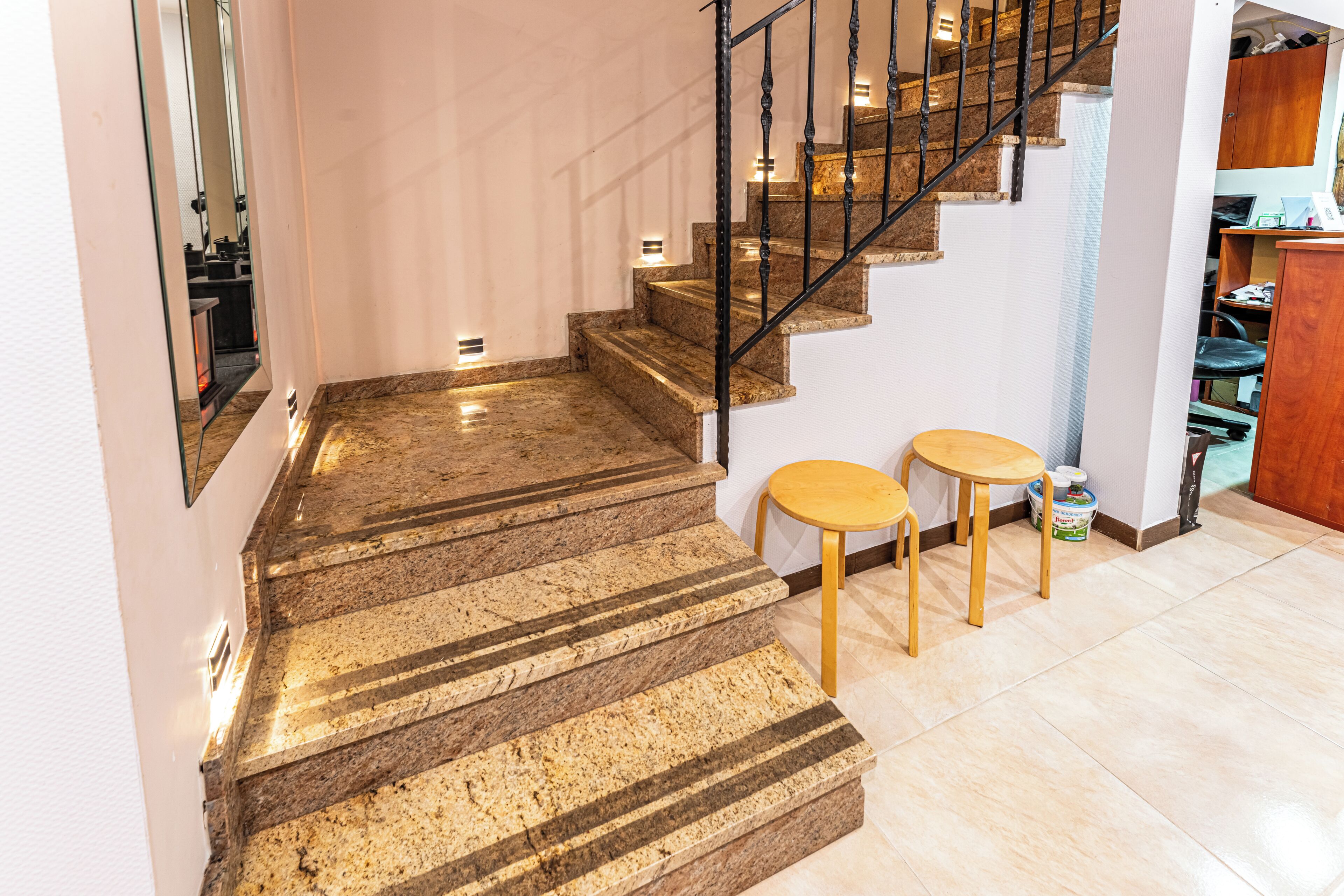 Handrails in stairways