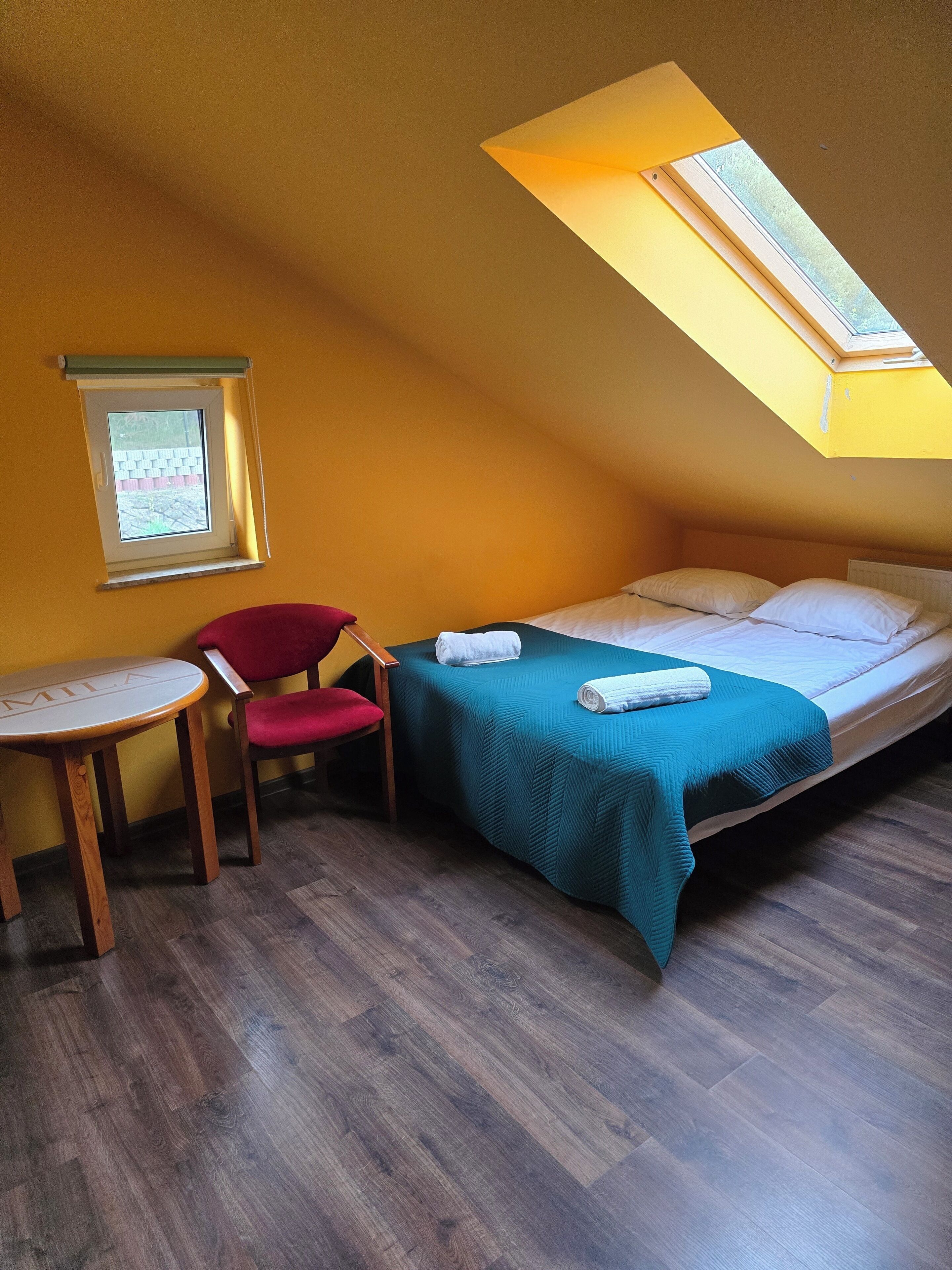 经济三人房 | 免费 WiFi、床单