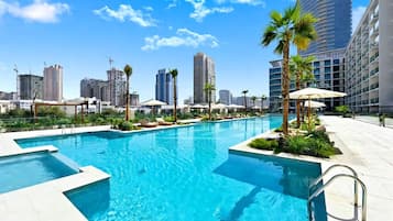 Kolam renang outdoor