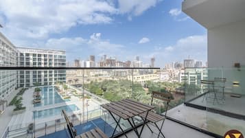 Apartamento superluxo, sacada, vista para a cidade | Ferros/tábuas de passar roupa, berços (sobretaxa), Wi-Fi de cortesia