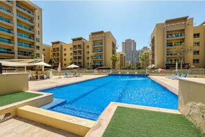 Iron/ironing board, cribs/infant beds, free WiFi, bed sheets - Binghatti Phoenix JVC Near Circle Mall (Dubai)