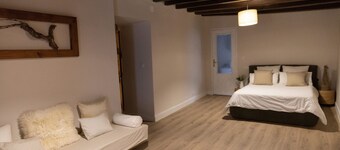 16th century house with subway cellar located in the old town of Toro.