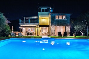 Pool - Villa Perla with private pool and stunning lake view (Lonato del Garda)