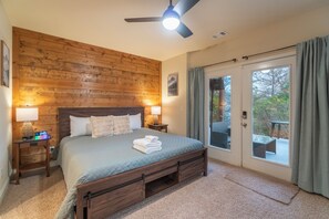 4 bedrooms, desk, iron/ironing board, free WiFi - AlyGrace Chalet - A Luxury Home in Innsbruck (Helen)