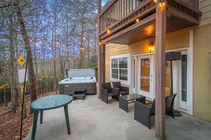 Terrace/patio - AlyGrace Chalet - A Luxury Home in Innsbruck (Helen)