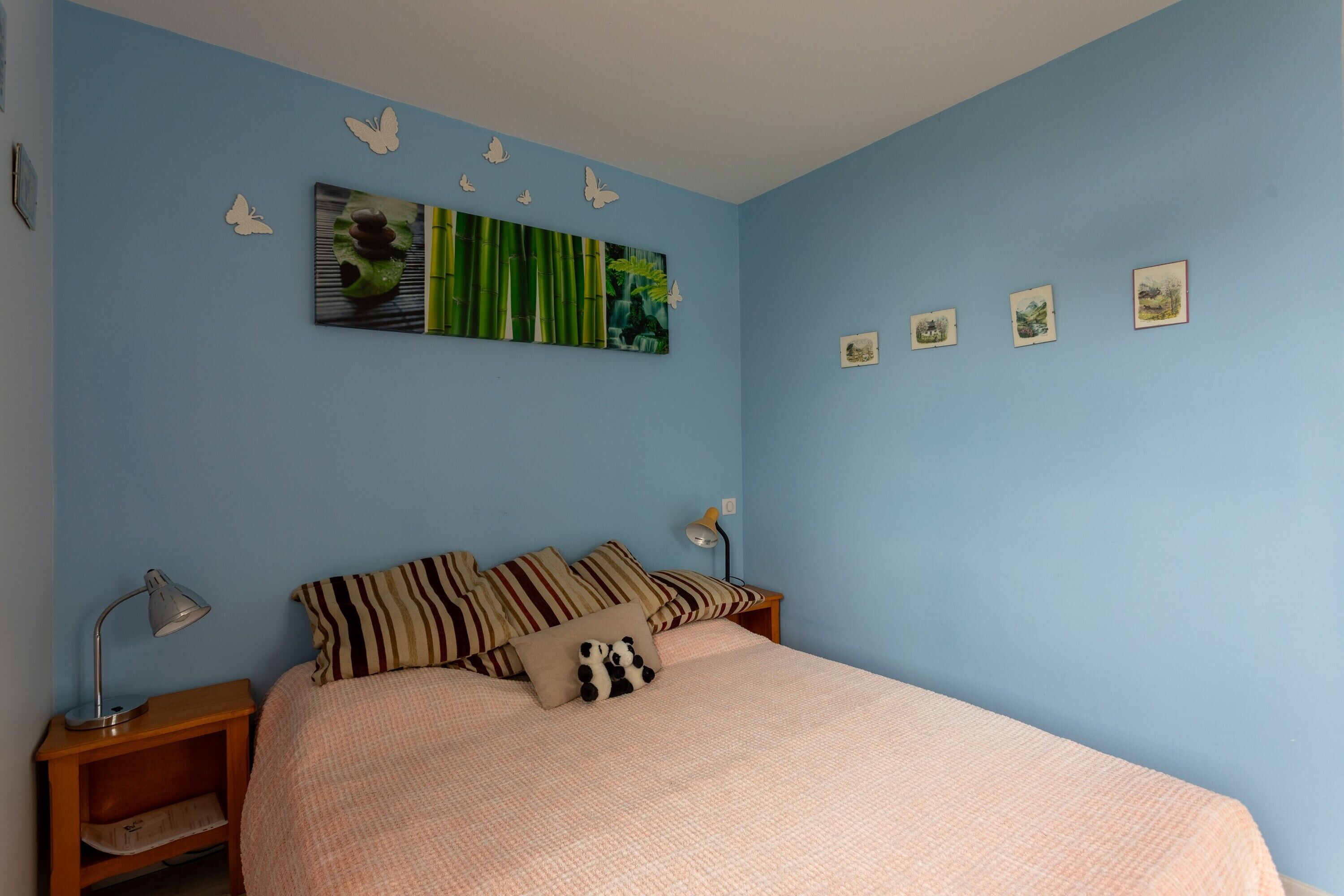 Iron/ironing board, WiFi, bed sheets, wheelchair access