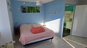 Fer et planche à repasser, Wi-Fi, draps fournis