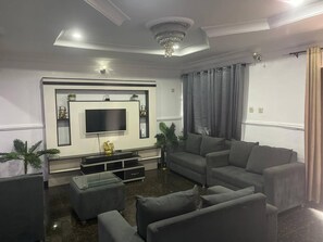 Appartement, 3 chambres | Salle de séjour