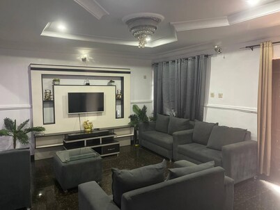 Elite Retreat Apartment, Sagamu