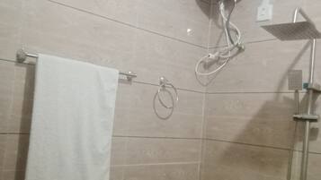 Appartement, 3 chambres | Salle de bain