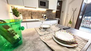 Microwave, stovetop, dishwasher - Liberty apartment, Porta Susa center, wifii flat, parking, pets allowed (Torino)