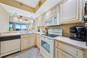 Signature Condo, 2 Bedrooms, Balcony, Beach View | Private kitchen | Fridge, microwave, oven, stovetop - Perdido Sun 608 (Perdido Key)