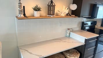 Réfrigérateur, micro-ondes, four, lave-vaisselle