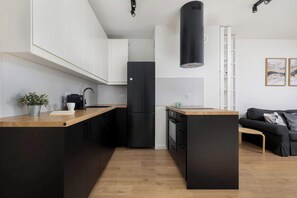 Réfrigérateur, four, plaque de cuisson, lave-vaisselle