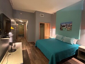 Tabla de planchar con plancha, wifi, ropa de cama